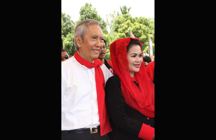 Puti saat bersama Guntur Soekarno Putra. Foto: IST