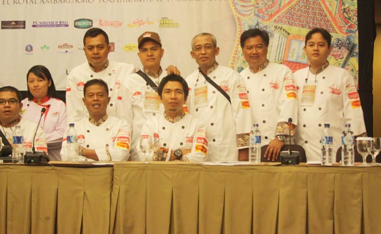 Winarko, (dua dari kanan) bersama para chef lainnya.