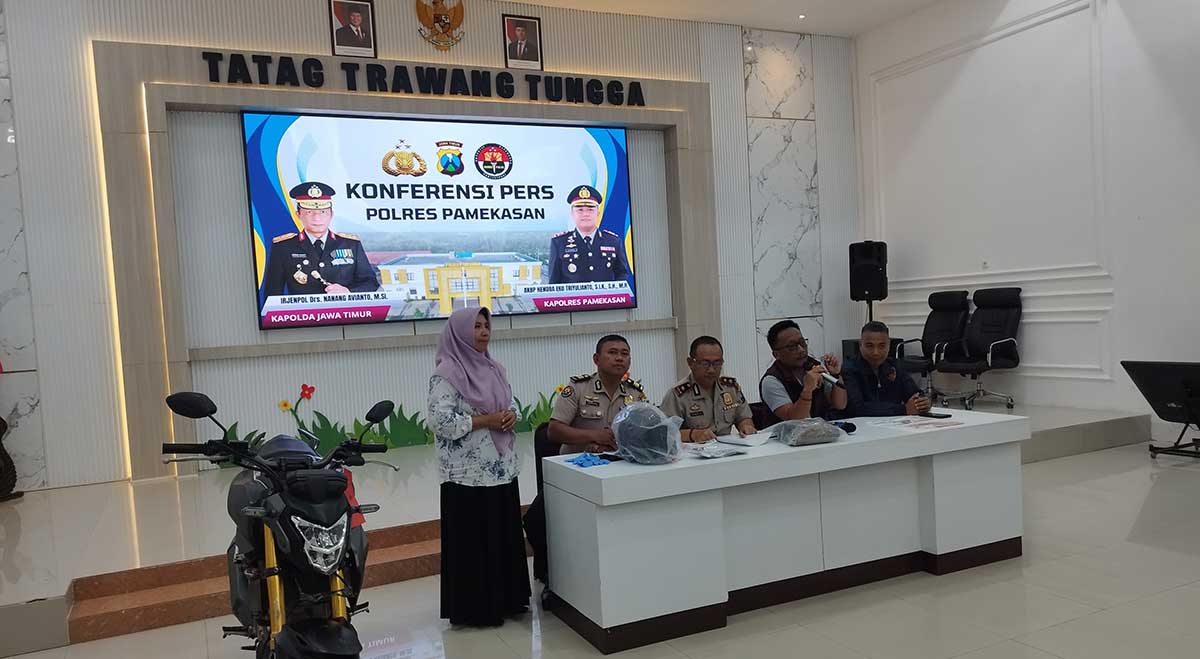 Konferensi pers terkait kasus begal di Pamekasan.