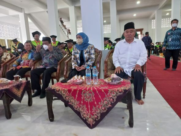 Orasi Wisuda Ikhac Dahlan Iskan Sebut Khofifah Teknokrat Kiai Asep