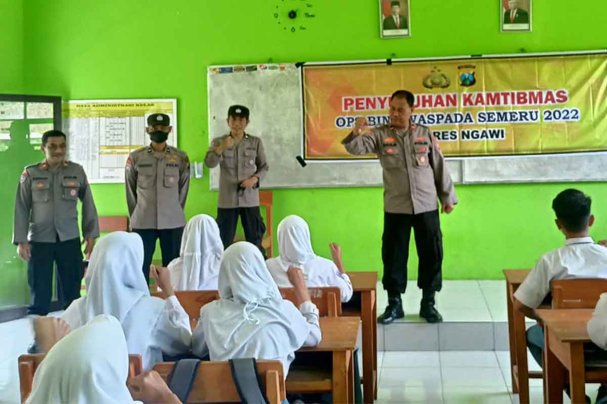 Pelihara Kamtibmas, Anggota Polres Ngawi Blusukan