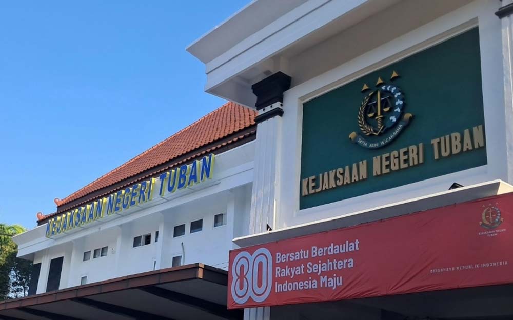 Kantor Kejaksaan Negeri Tuban di Jl. RA. Kartini no. 1.
