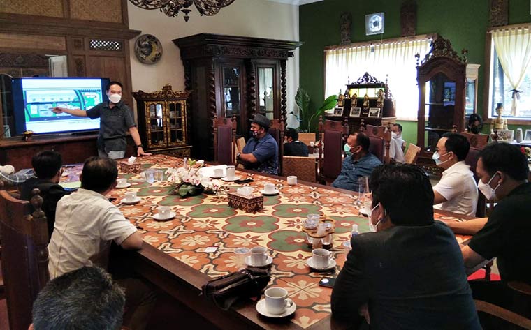 Para pengurus AMSI Jatim ditemui David Santoso selaku pengelola Kawasan Ekonomi Khusus (KEK) Singhasari.
