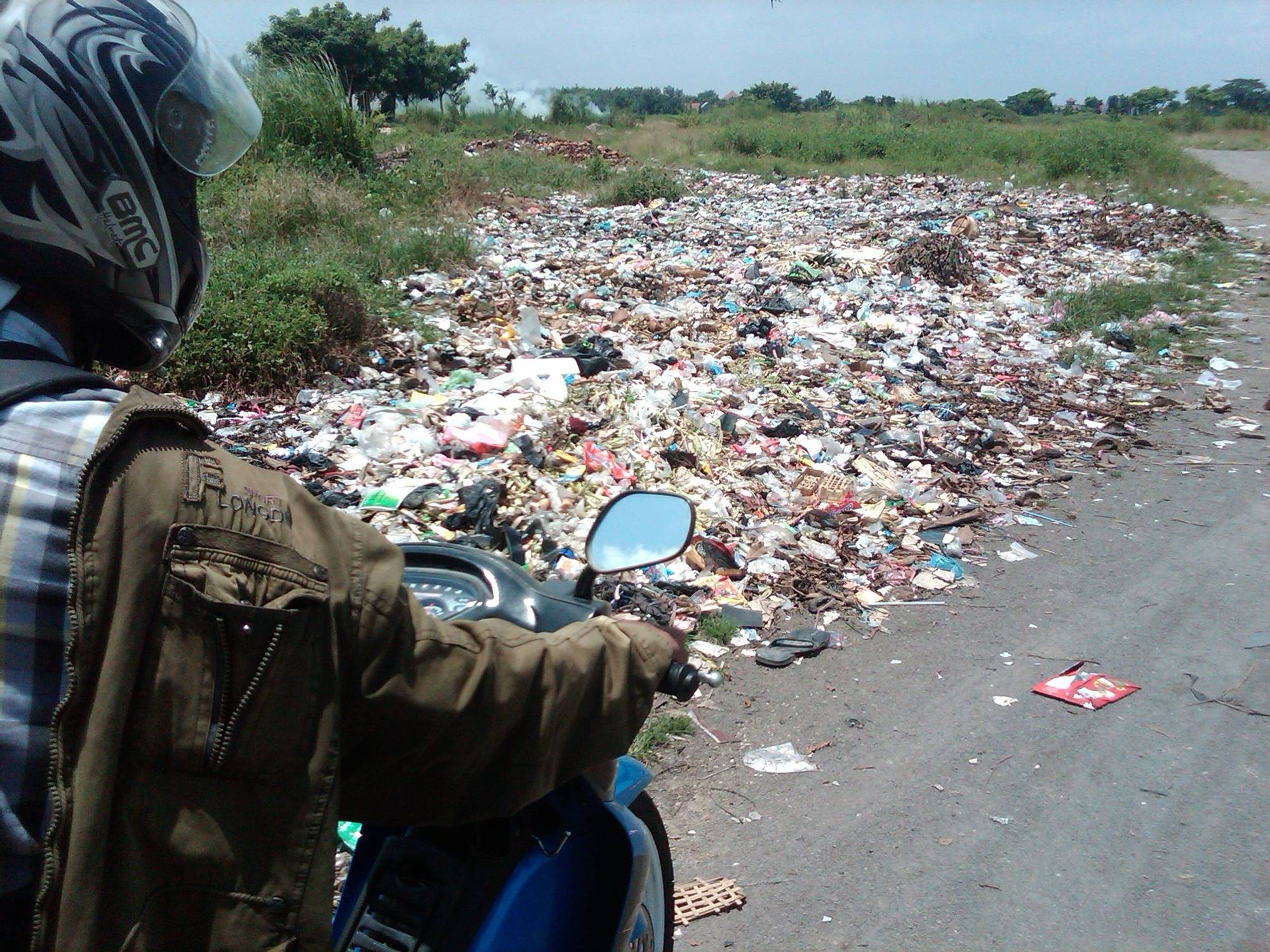 Lapangan Surodinawan Mirip TPS