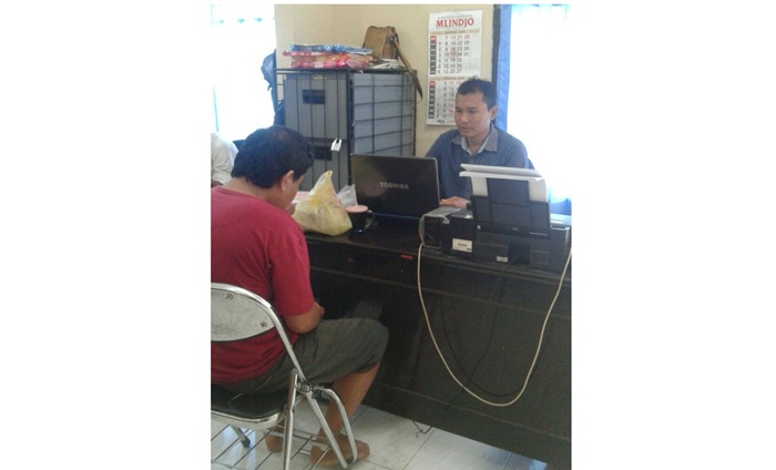 Pelaku saat dimmintai keterangan di Mapolresta Sidoarjo.