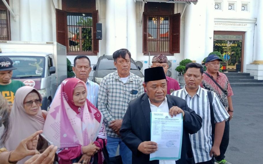 Sekjen BAGUSS, Yusub Hidayat saat memberikan keterangan pers di Mapolrestabes Surabaya