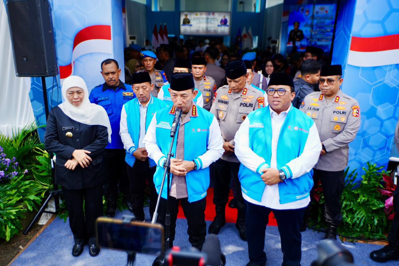 Kapolri bersama Kapolda Jatim dan Gubernur Jatim saat safari ramadan