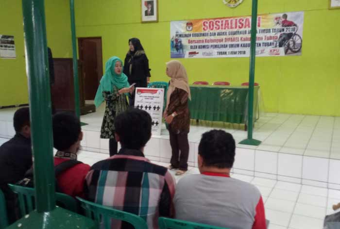 Komisioner KPU Yayuk Dwi Astuti Setyorini saat menyosialisasikan Pilgub Jatim 2018.