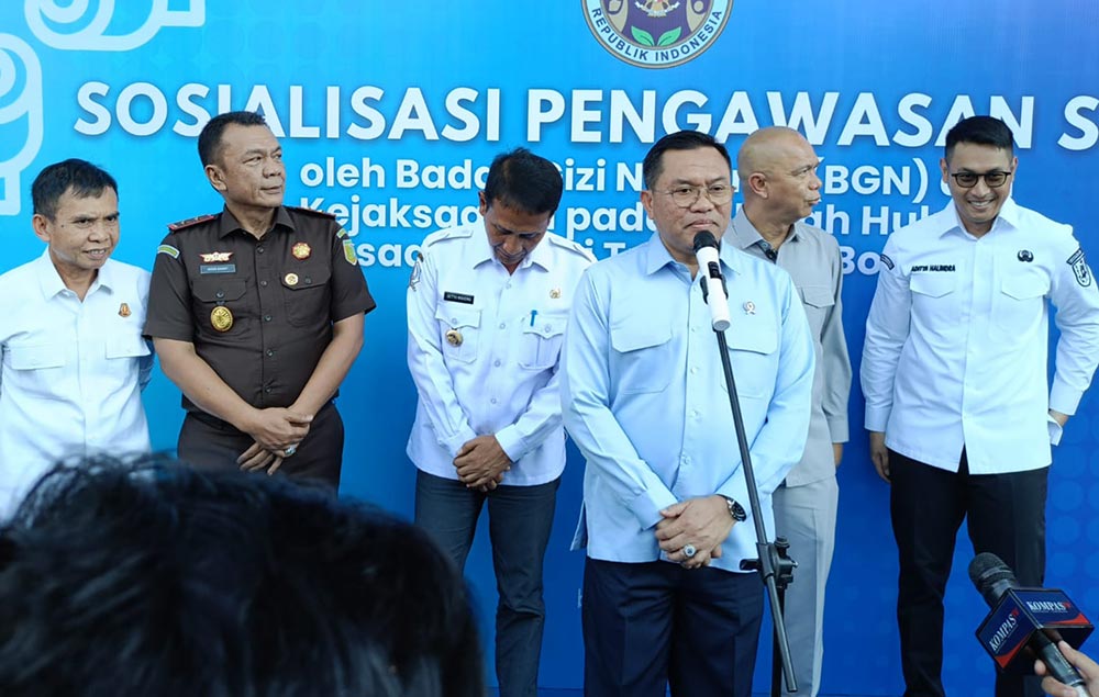 Wakil Ketua BGN, Sony Sanjaya, saat memberikan keterangan.