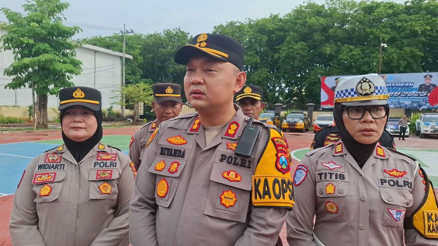 AKBP Rivanda (tengah)