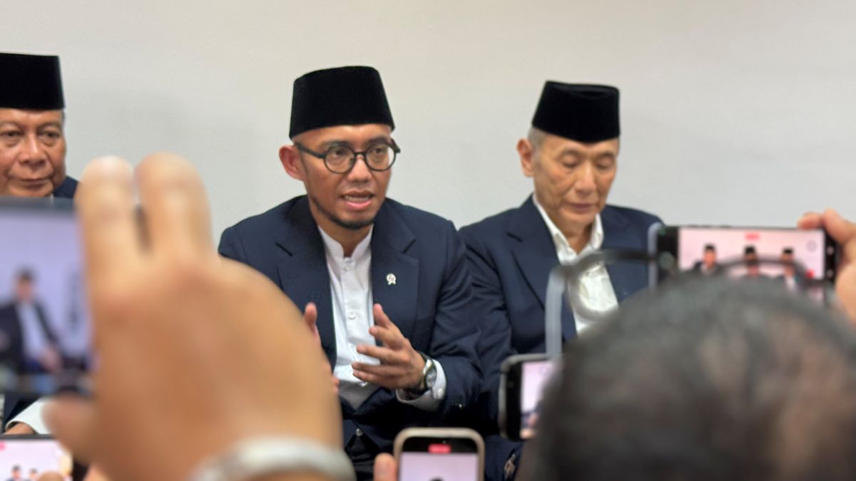 Wamenhaj saat tiba di Bandara Jeddah bersama beberapa rombongan amirul hajj. Foto: MCH 2026.