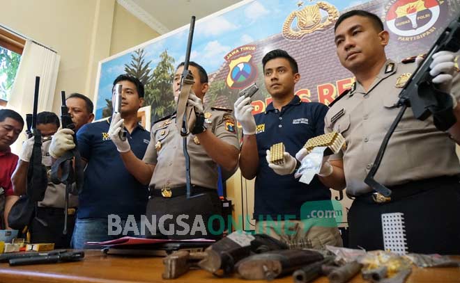 Barang bukti senjata api rakitan yang diamankan Polres Jombang foto: RONY S/ BANGSAONLINE