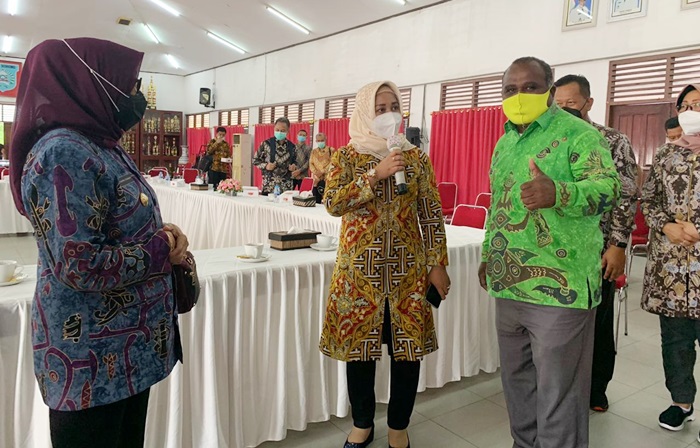 Wali Kota Mojokerto Ika Puspitasari bersama Wakil Wali Kota Mojokerto Achmad Rizal Zakaria, dalam kunjungan kerja ke Kota Sorong, Papua, Kamis (19/11/2020).