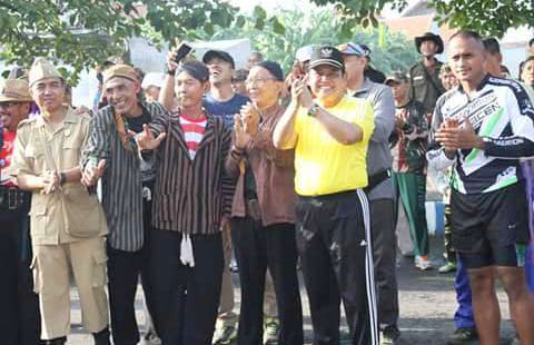 Wali kota Pasuruan H. Sutiyono  didampingi Kepala SKPD membuka secara resmi acara Car Free Day. 