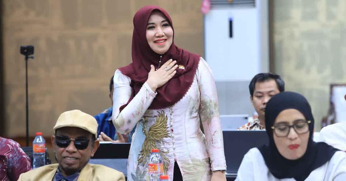 Anggota DPD RI Dapil Jatim, Lia Istifhama atau yang akrab disapa Ning Lia, saat mengampanyekan Stop Pernikahan Dini di SMAN 19 Surabaya.