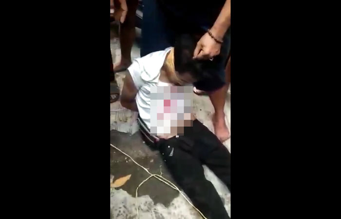 Pelaku pencurian sepeda angin usai dimassa.