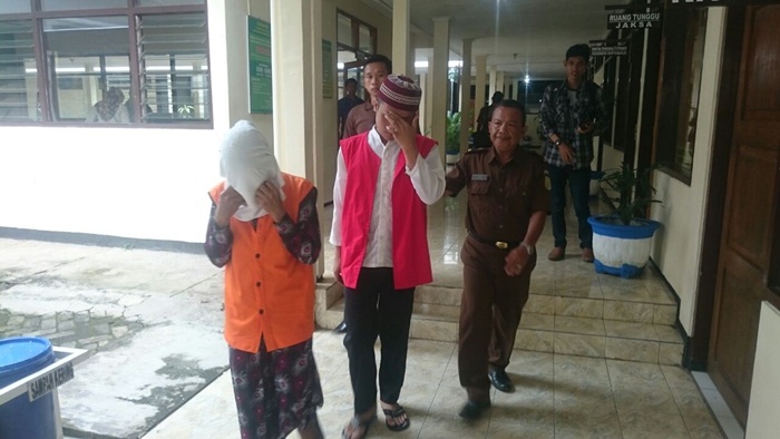Terdakwa usai menjalani persidangan.