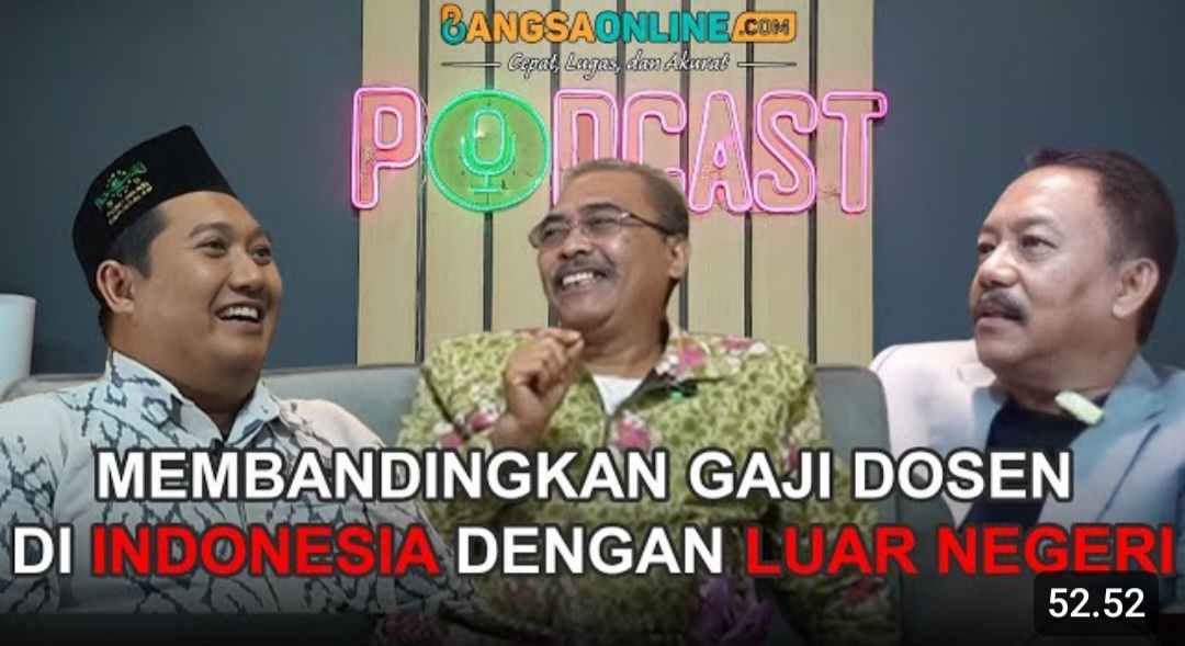 Suasana gayeng saat rekaman Podcast BANGSAONLINE di kantor HARIAN BANGSA dan BANGSAONLINE Jalan Cipta Menanggal I nomor 35 Surabaya. Foto: PODCAST BANGSAONLINE