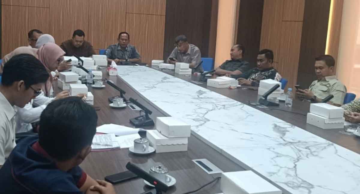 Hearing atau rapat dengar pendapat yang digelar DPRD Kabupaten Mojokerto terkiat dugaan limbah B3 perusahaan di Desa Ketemasdungus.