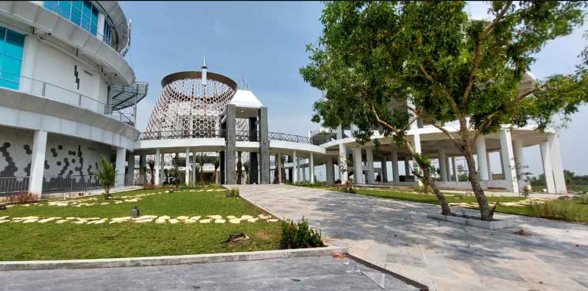 Proyek Gresik Universal Science di Islamic Center Balongpanggang, Gresik. Foto: Ist