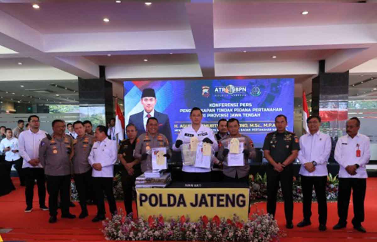 Menteri ATR/BPN saat konferensi pers terkait ungkap kasus mafia tanah di Jawa Tengah.