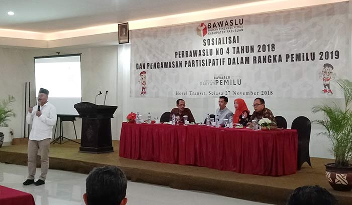 Bawaslu Kabupaten Pasuruan saat Sosialisasi Perbawaslu Nomor 4 Tahun 2018 dan Pengawasan Partisipatif Dalam Rangka Pemilu 2019, di sebuah hotel di kawasan Kota Pasuruan, Selasa (27/11).