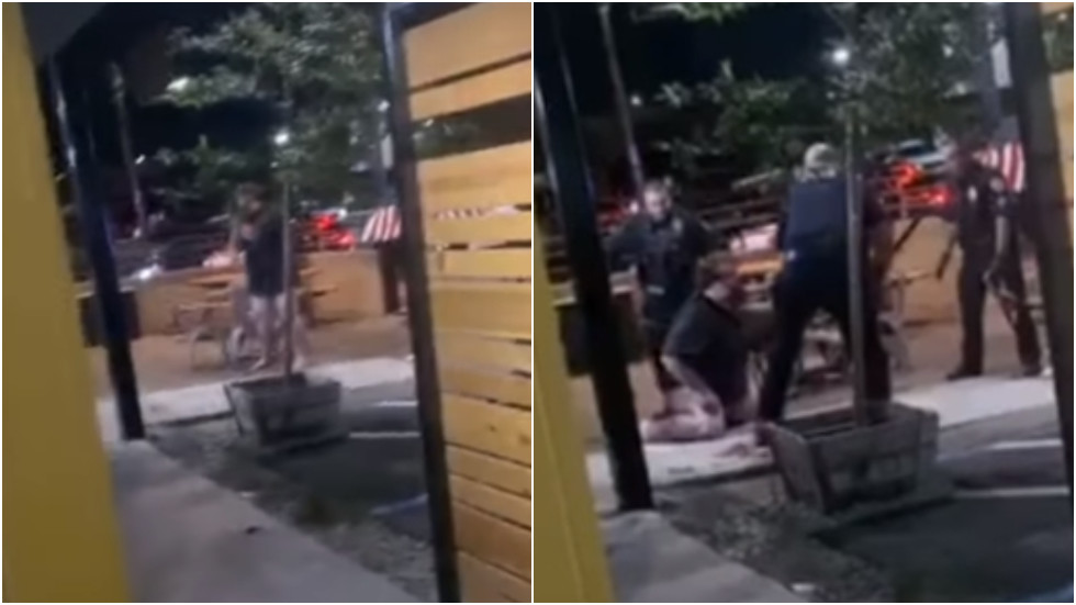 Proses penangkapan si kanibal yang memakan lengannya sendiri mentah-mentah. foto: rt.com