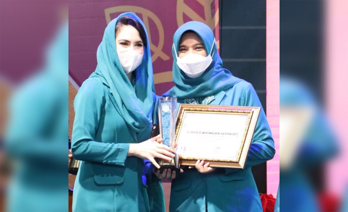 TP PKK Kabupaten Mojokerto Juara Harapan Terbaik II Pelaksana 10 Program Pokok PKK se-Jatim