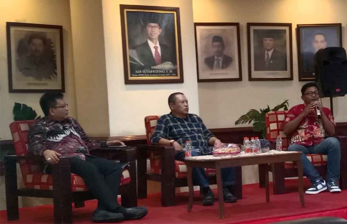 Talkshow yang digelar SMSI Surabaya dalam rangka memperingati HUT yang pertama.