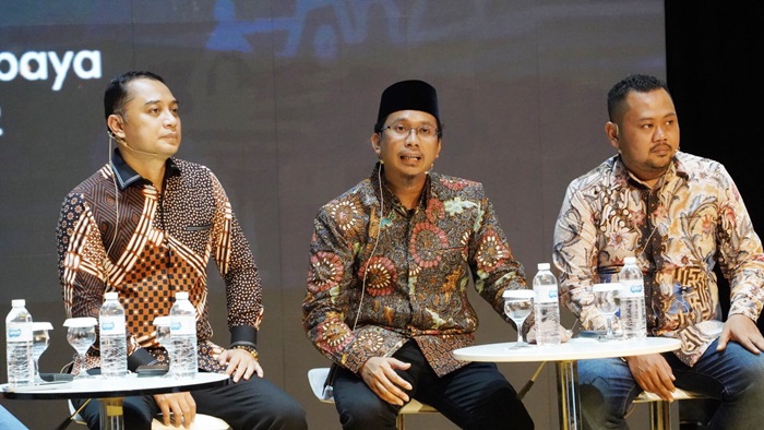 Bupati Ahmad Muhdlor (tengah) saat menjadi pembicara di Surabaya Business Forum (SBF) 2022, Sabtu (21/5/2022).