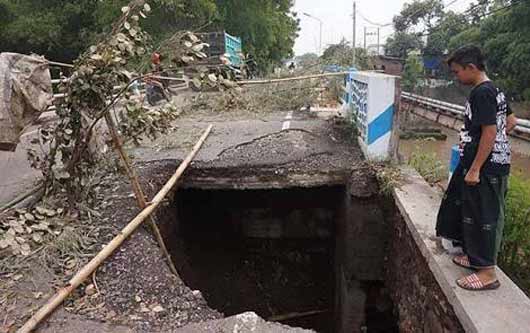 Jembatan Sedodol yang ambrol.