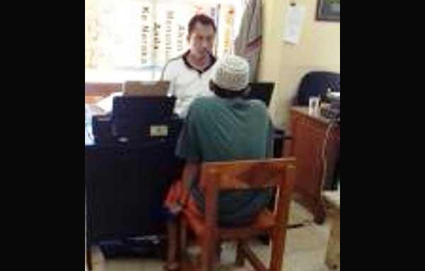 Tersangka saat menjalani pemeriksaan di Satrekoba, Polresta Sidoarjo.