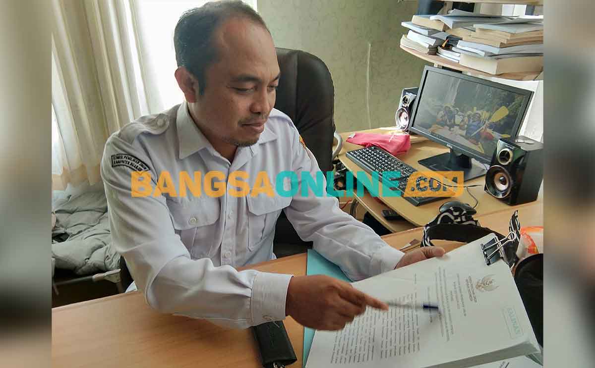 Ketua KPU Nganjuk, Pujiono, saat saat ditemui. Foto: BAMBANG DWI JULIANTO/BANGSAONLINE