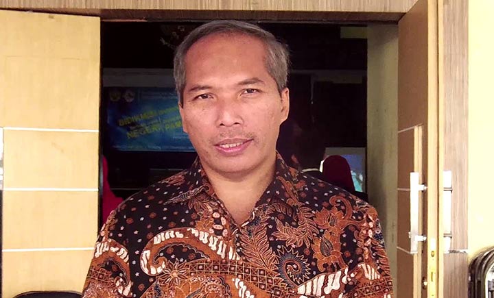 Rektor Unej Mohammad Hasan.