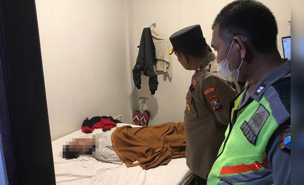  Korban yang tewas di kamar hotel setelah kencan dengan janda, saat hendak dievakuasi.