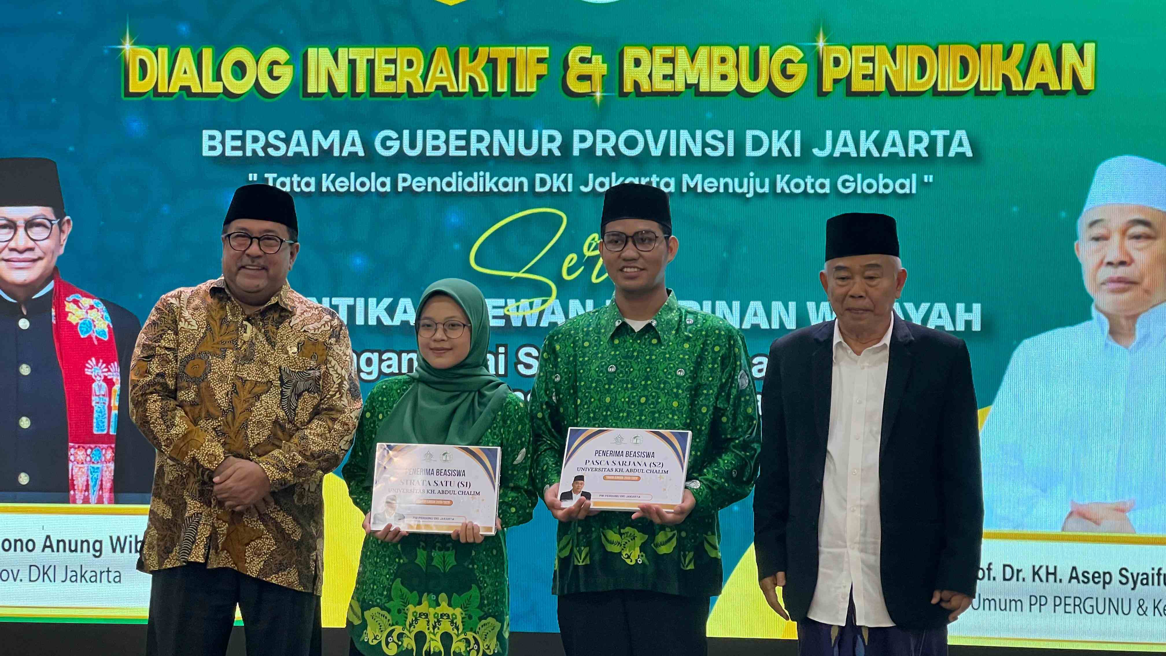 Prof Dr KH Asep Saifuddin Chalim, MA dan Wakil Gubernur DKI Jakarta H. Rano Karno dalam acara Dialog Interaktif dan Rembug Pendidikan yang diselenggarakan Pengurus Wilayah Persatuan Guru Nahdlatul Ulama (PW Pergunu) DKI Jakarta di Bali Kota DKI Jakarta, Kamis (25/9/2025). Foto: bangsaonline
