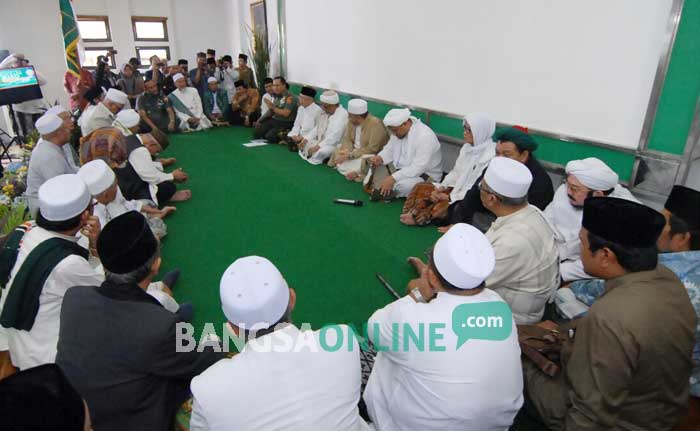 Penandatanganan Piagam Tebuireng Aktualisasi Resolusi Jihad. foto: RONY-ROMZA/ BANGSAONLINE