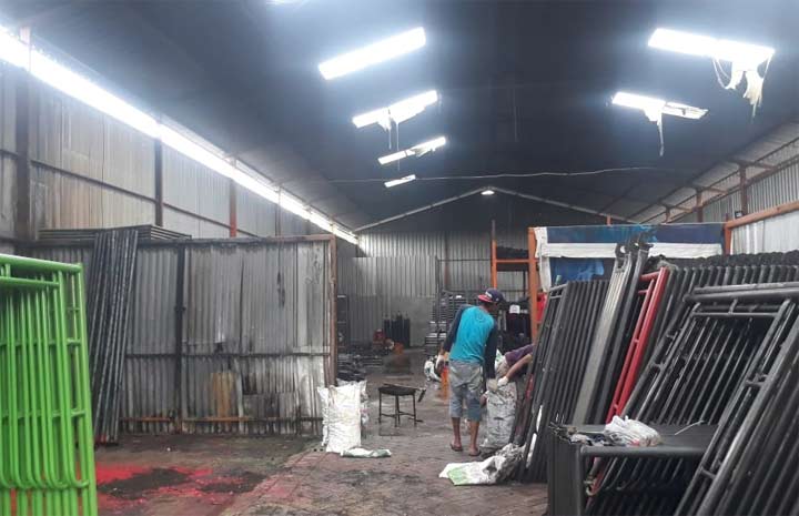 Pabrik scaffolding yang sempat terbakar.