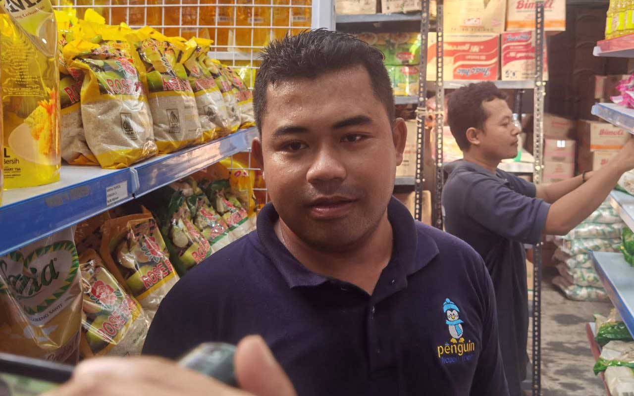 Hendri, Pedagang gula pasir saat diwawancarai awak media, Minggu (19/11/2023). 