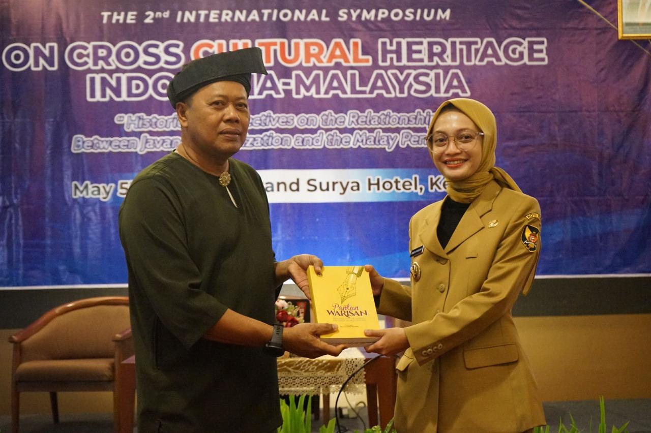 Wali Kota Kediri Buka International Symposium, Kolaborasi UN PGRI Kediri dan Institusi dari Malaysia