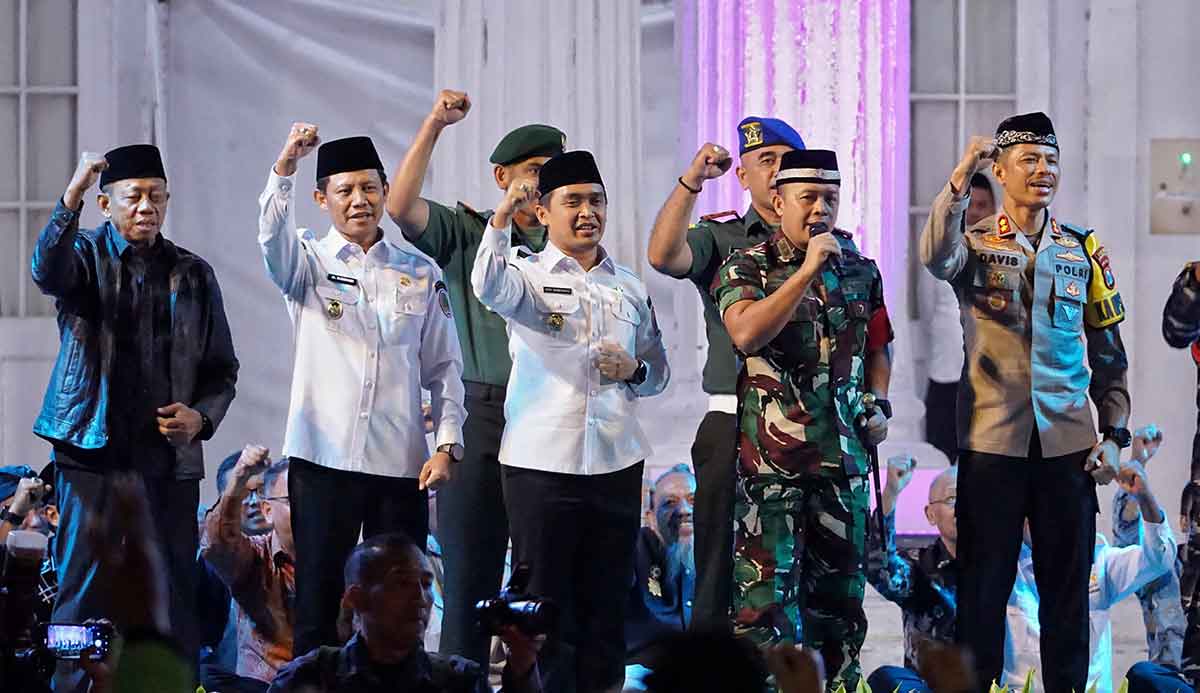 Wali Kota Pasuruan bersama jajaran Forkopimda saat menghadiri Sarasehan Kebangsaan.