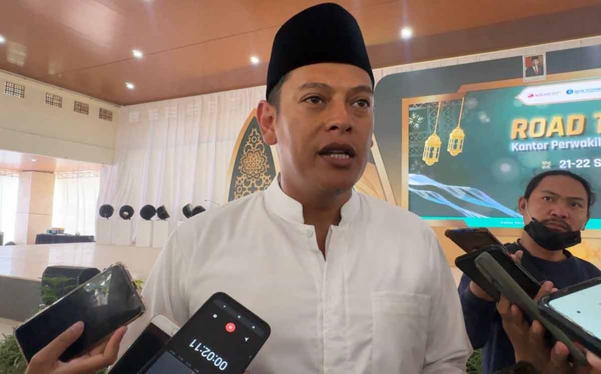 Wali Kota Kediri, Abdullah Abu Bakar, saat memberi keterangan kepada awak media.