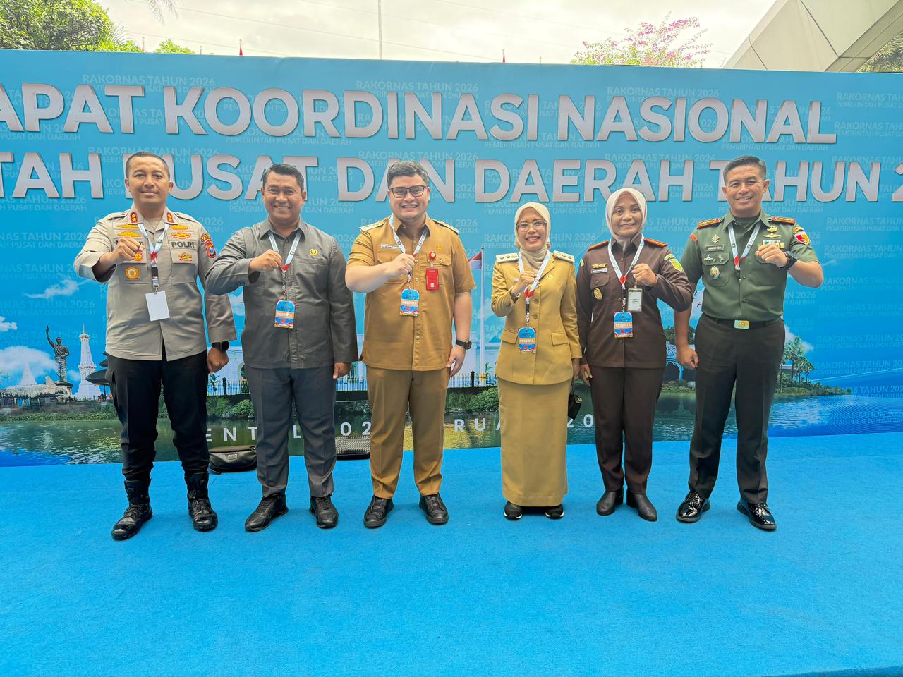  Bupati Kediri Hanindhito Himawan Pramana dan Wakilnya bersama anggota Forkopimda.