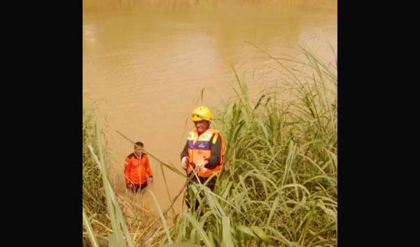 Sejumlah peserta saat mengikuti pelatihan susur sungai.
