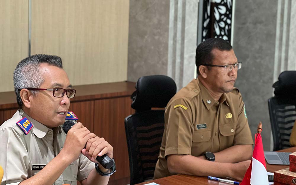 Kepala Kantor Pertanahan (Kantah) Kabupaten Pasuruan, Herman Hidayat, saat mengikuti Rapat Koordinasi Forum Penataan Ruang dalam rangka Peninjauan Rencana Tata Ruang Wilayah (RTRW) Kabupaten Pasuruan.
