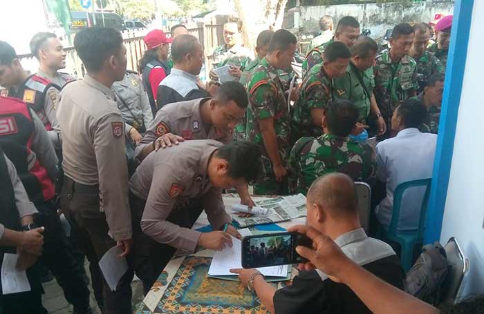 Para pendonor antre untuk donor darah.