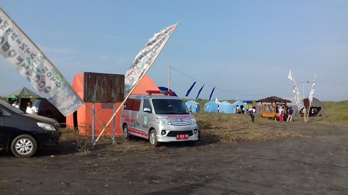 Giat camping yang digagas oleh Pemkot Probolinggo di Pantai Permata, Kelurahan Pilang, Kecamatan Kademangan.
