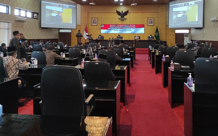 Rapat paripurna penetapan nota kesepakatan perubahan KUA-PPAS APBD 2021, Kamis (26/8/2021). (foto: ist)