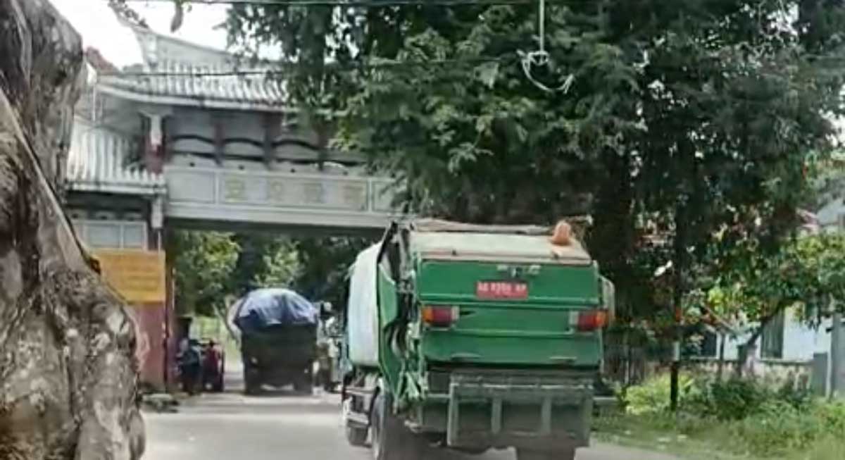 Truk sampah milik Pemkot Kediri sudah bisa masuk ke lokasi TPA Klotok, Kota Kediri, setelah seminggu diblokade warga. Foto: Ist