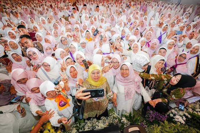 Ribuan Muslimat NU Jawa Timur Siap Lahir Batin Kawal Kemenangan Khofifah-Emil